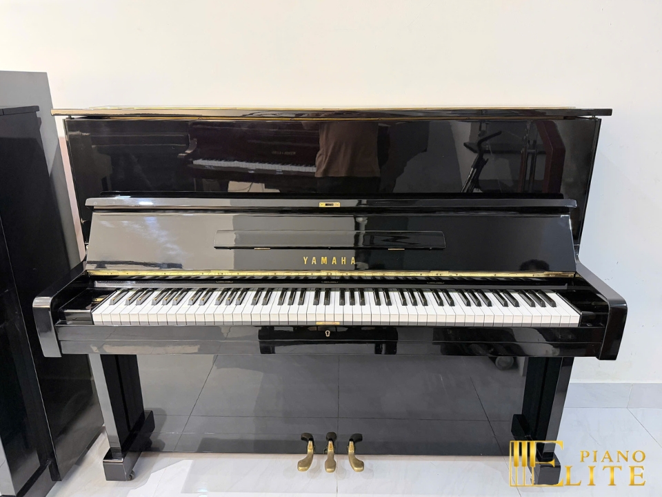 YAMAHA U1E