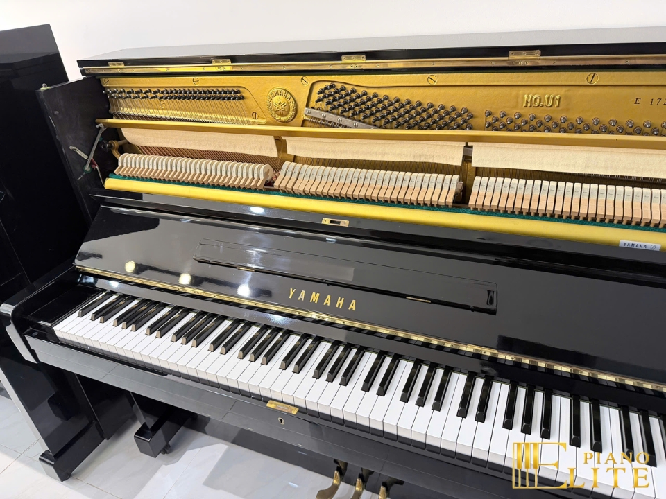 YAMAHA U1E