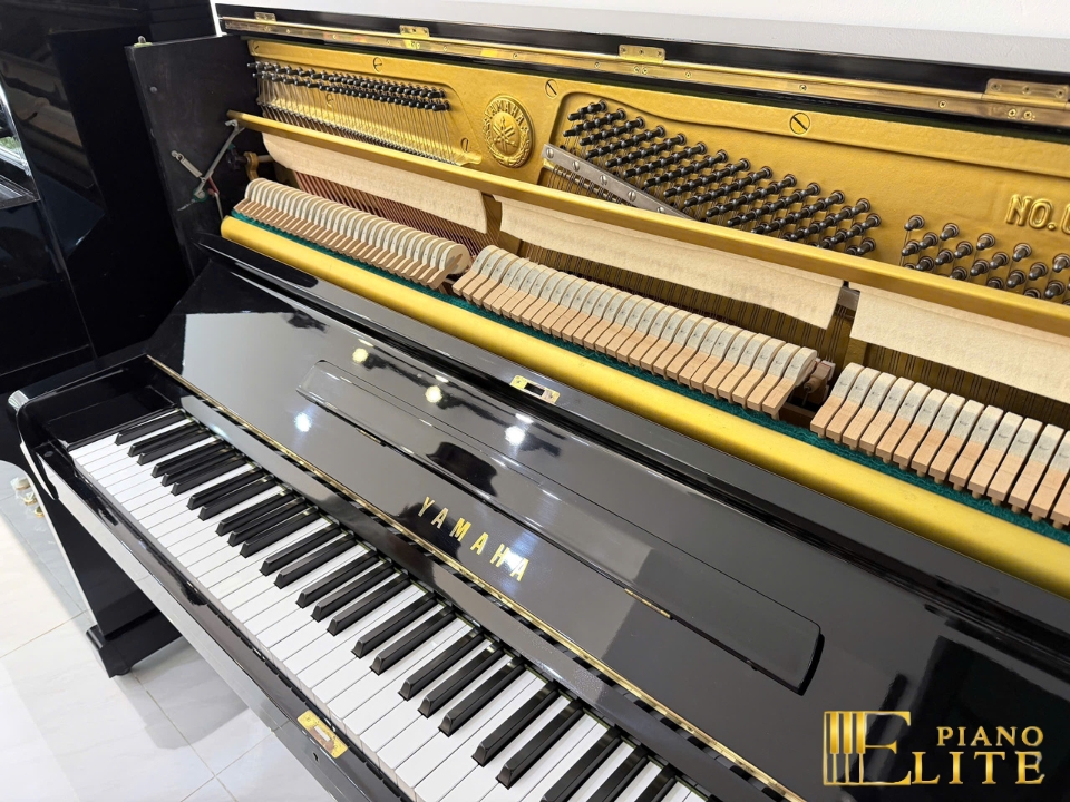 YAMAHA U1E