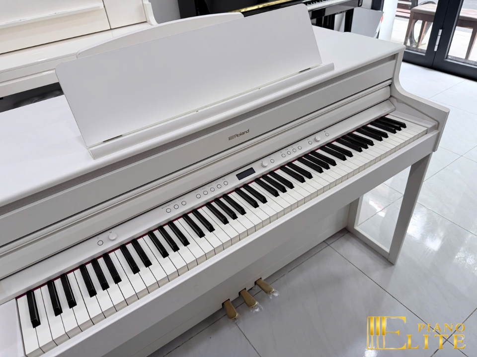 ROLAND HP-704 WH (USED)
