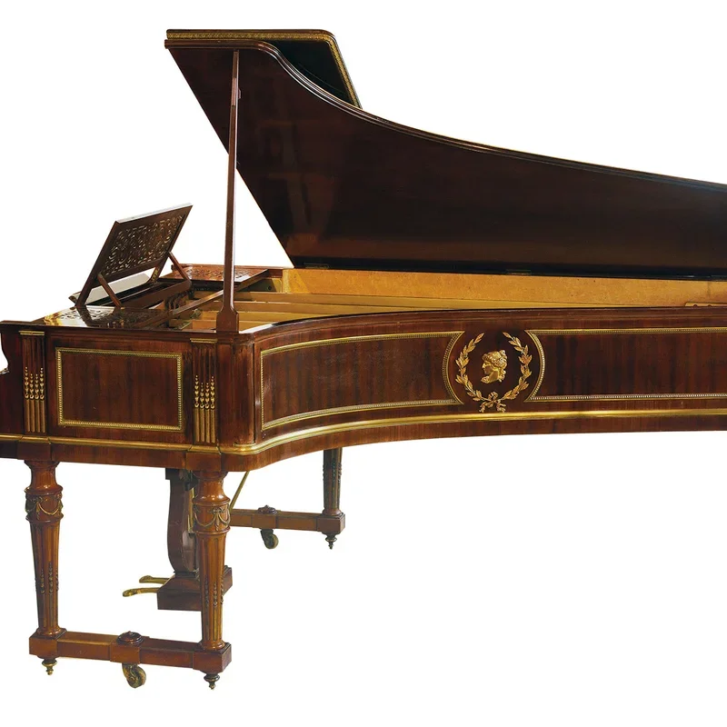 Empire - Chi tiết 1