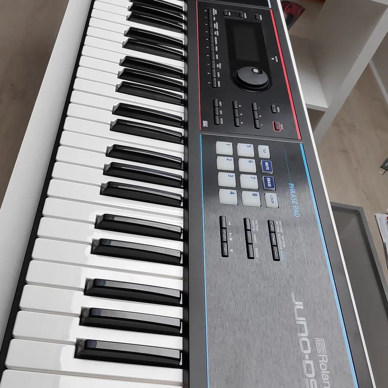 ROLAND JUNO-DS61 - Chi tiết 1