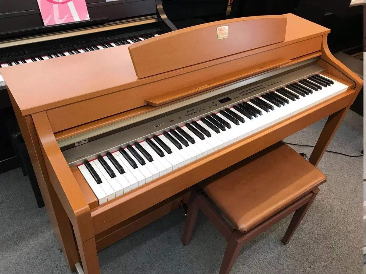 YAMAHA CLP-370 C - Chi tiết 1