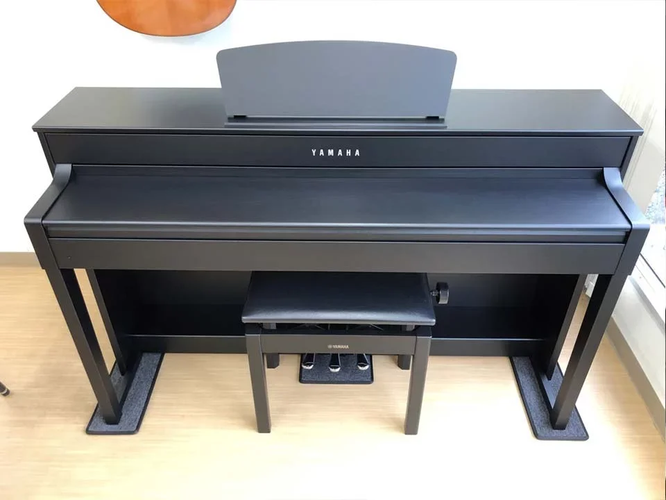 YAMAHA CLP-535 B - Chi tiết 1