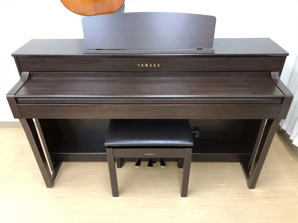 YAMAHA CLP-645 R - Chi tiết 1