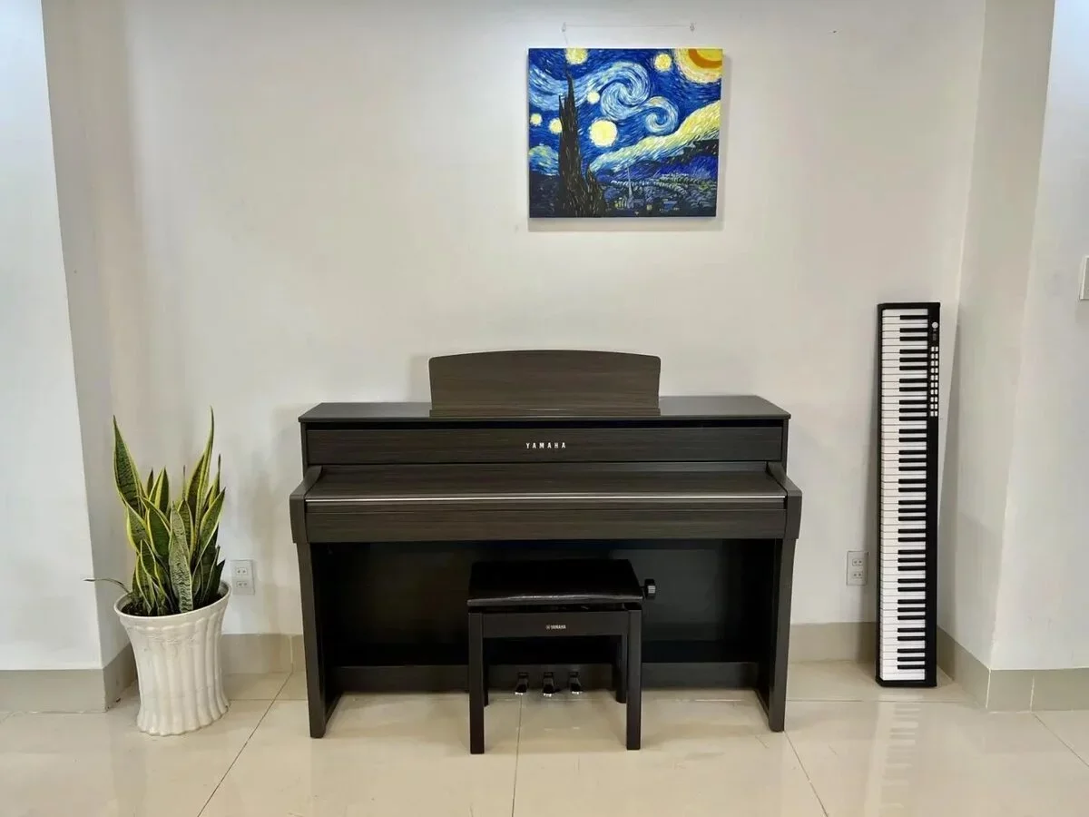 YAMAHA CLP-675 DW - Chi tiết 1
