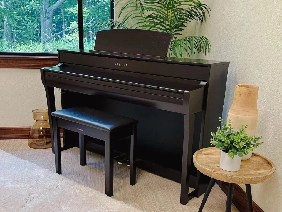 YAMAHA CLP-745 R - Chi tiết 1