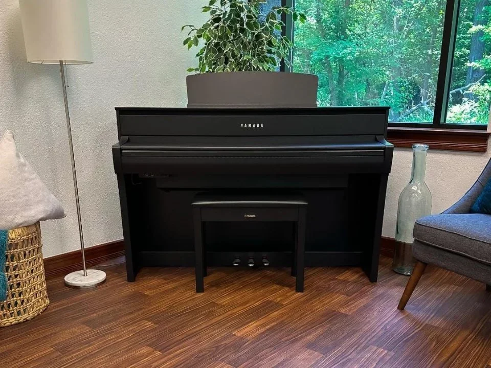 YAMAHA CLP-775 B (USED) - Chi tiết 1