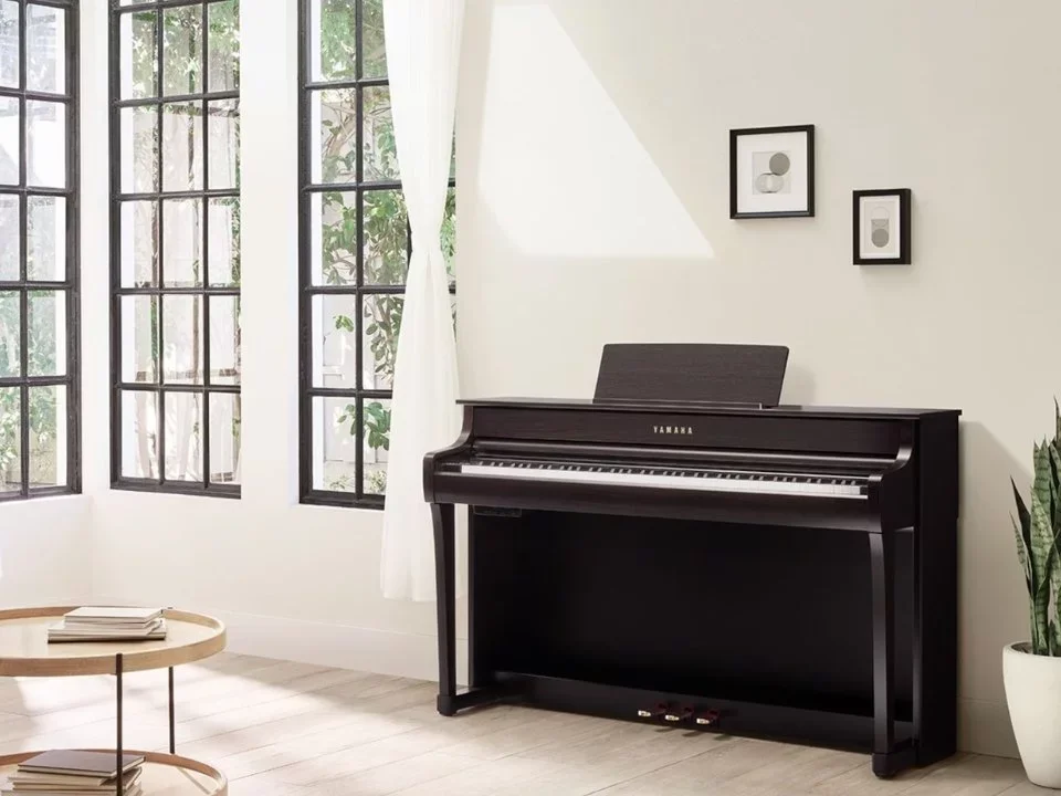 YAMAHA CLP-835 R - Hình ảnh chính