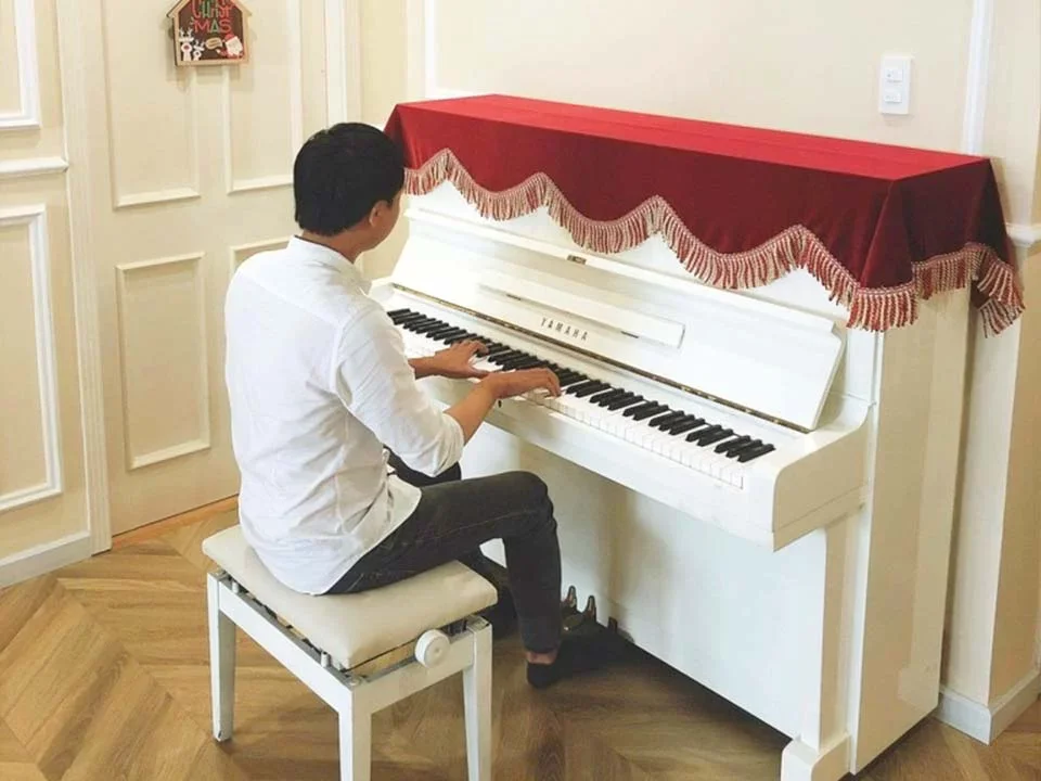 Yamaha U2F WH - Chi tiết 1