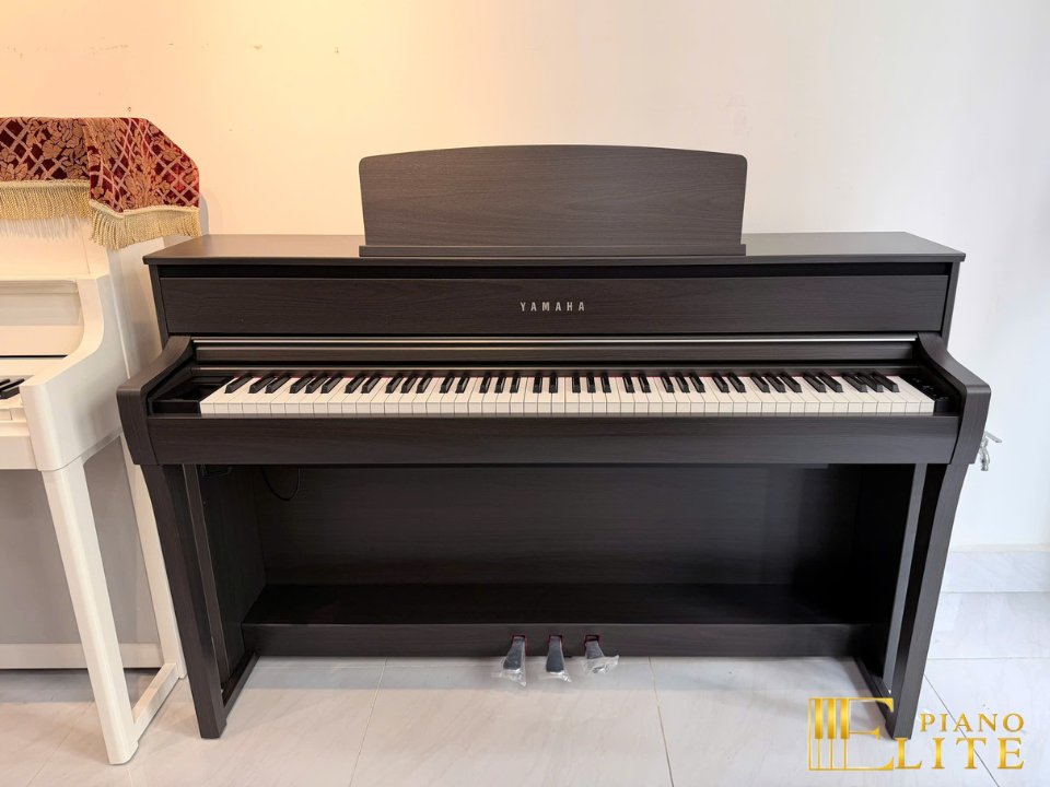 YAMAHA CLP-775 DW (USED)