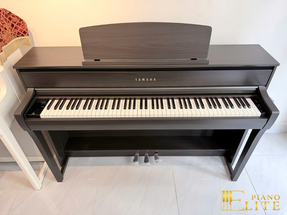 YAMAHA CLP-775 DW (USED)