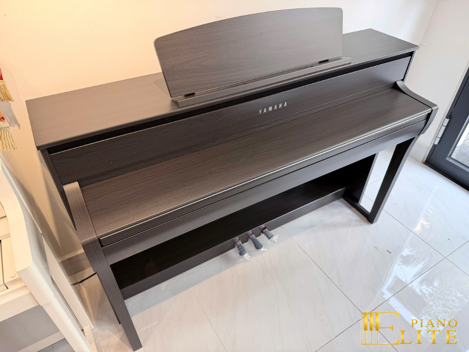 YAMAHA CLP-775 DW (USED)