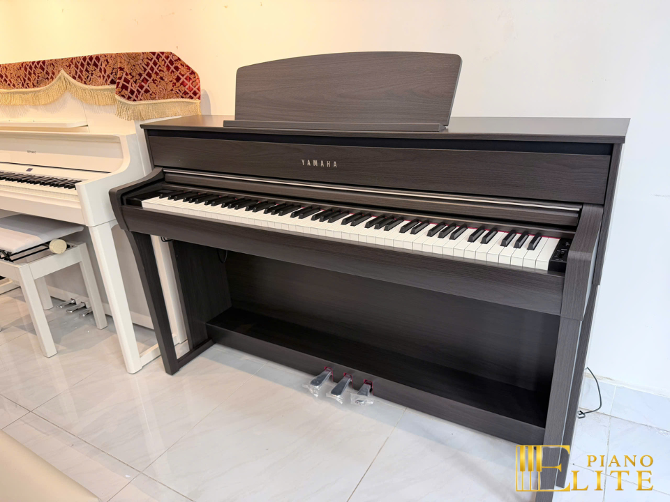 YAMAHA CLP-775 DW (USED)