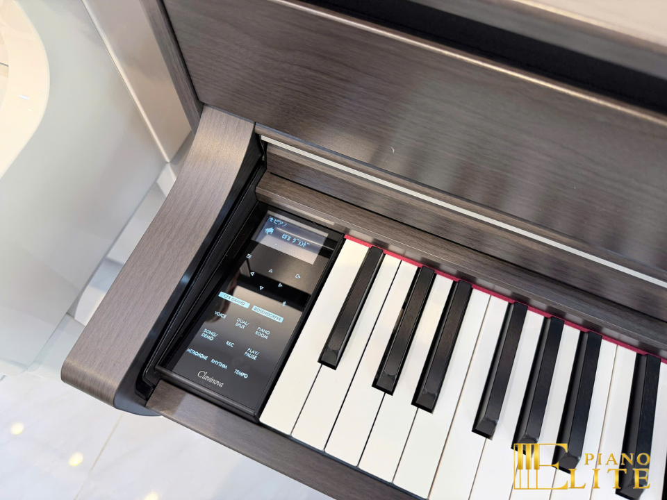 YAMAHA CLP-775 DW (USED)