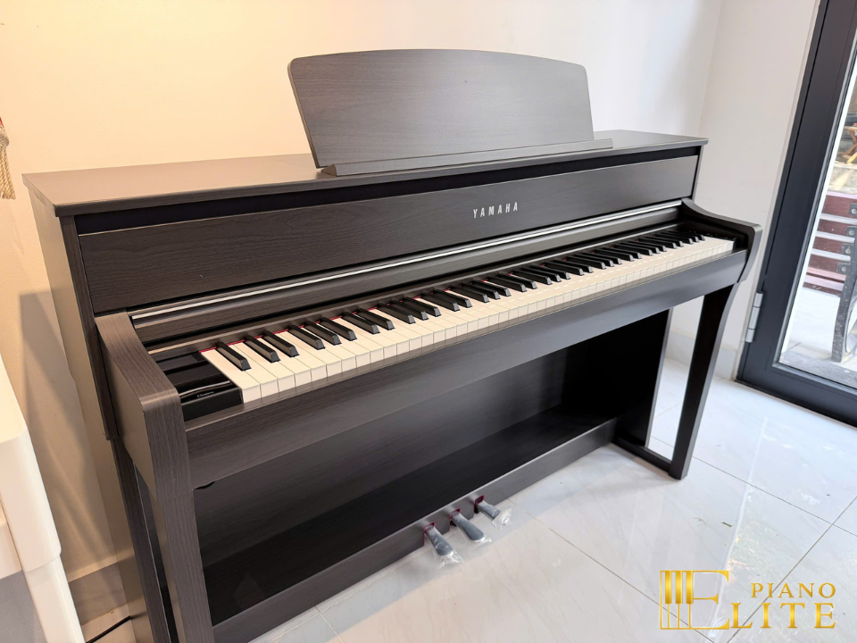 YAMAHA CLP-775 DW (USED)