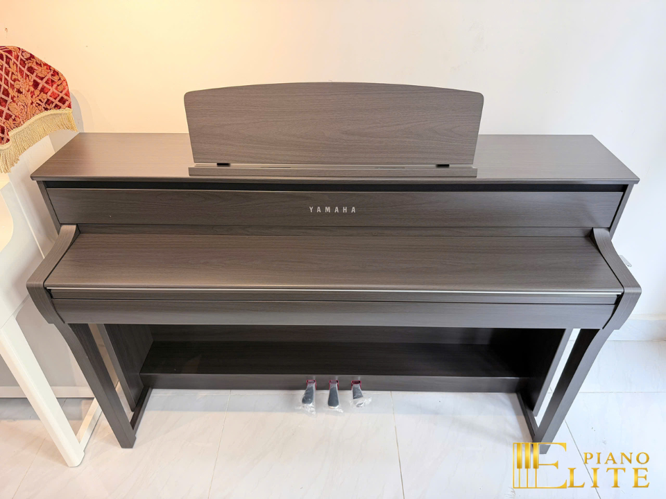 YAMAHA CLP-775 DW (USED)