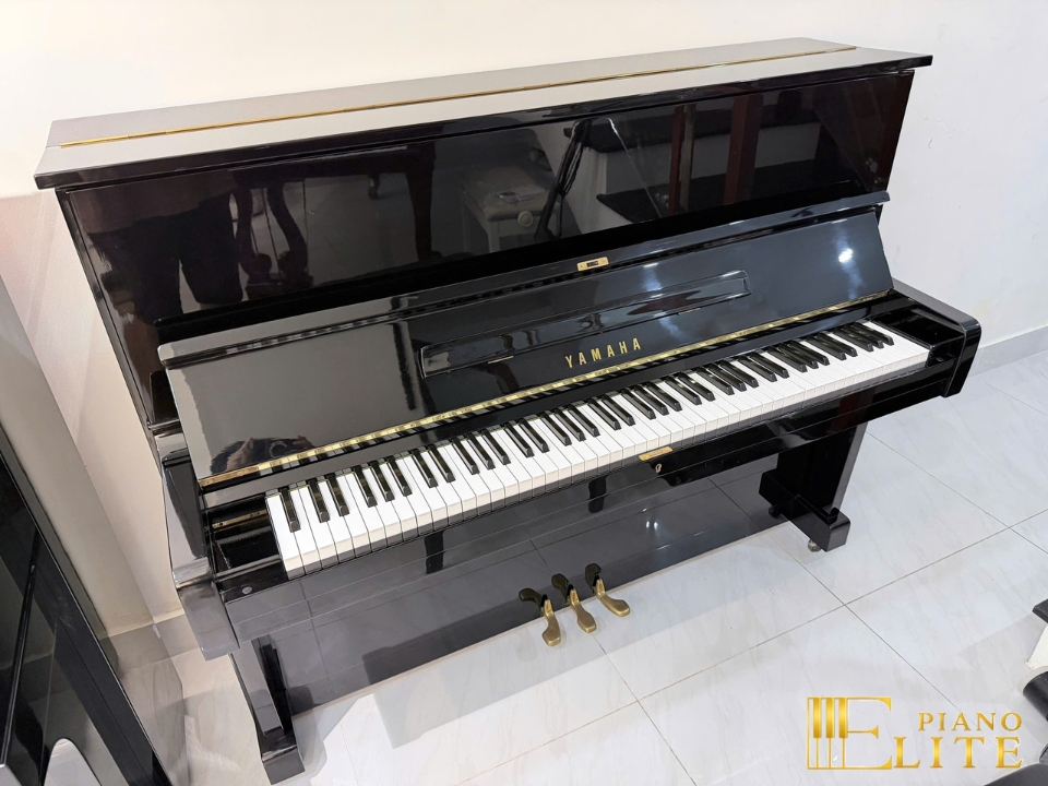 YAMAHA U1E