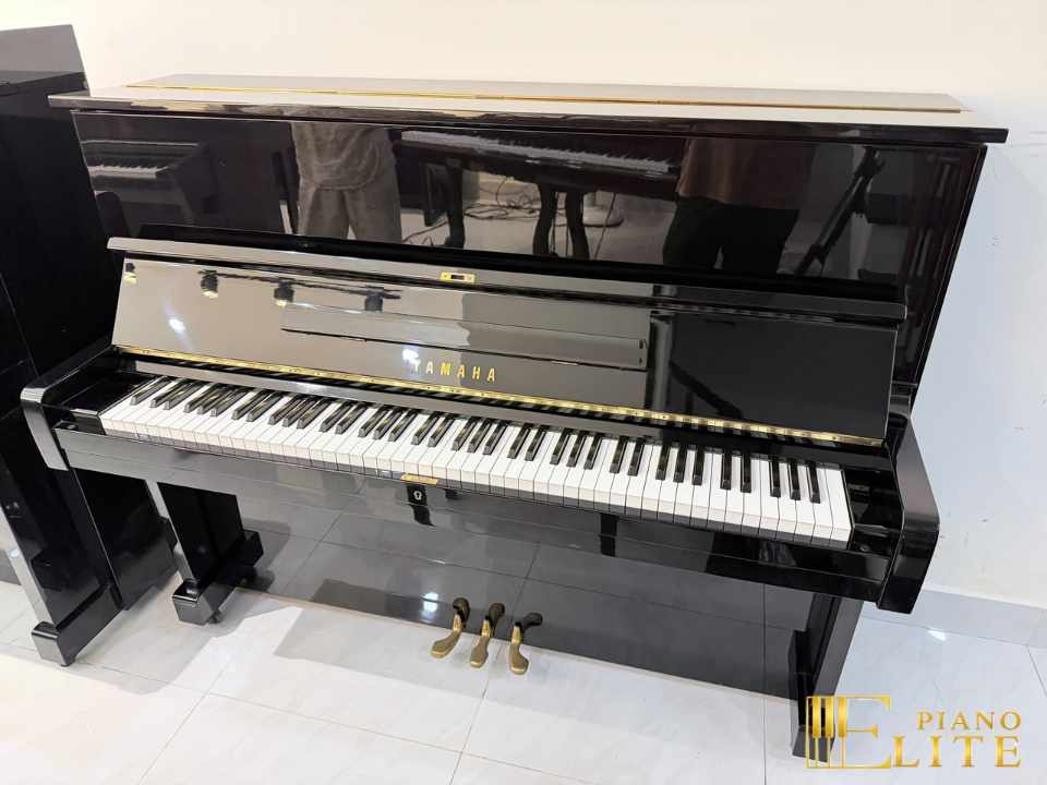 YAMAHA U1E