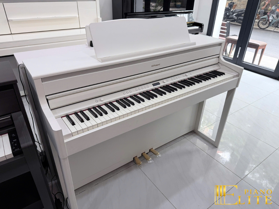 ROLAND HP-704 WH (USED)