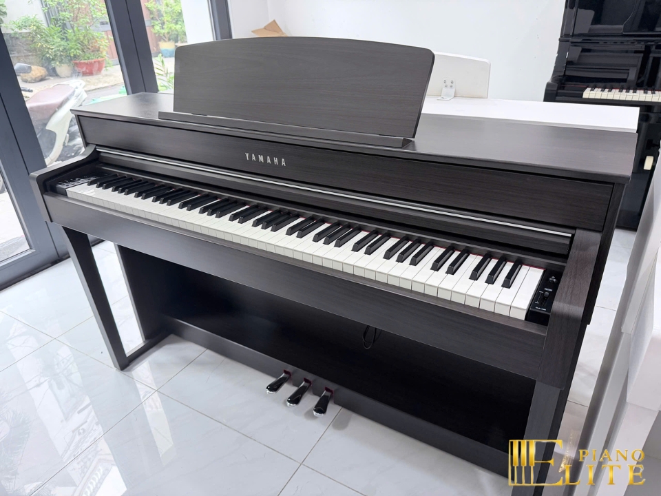 YAMAHA CLP-645 DW