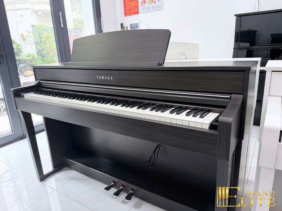 YAMAHA CLP-645 DW