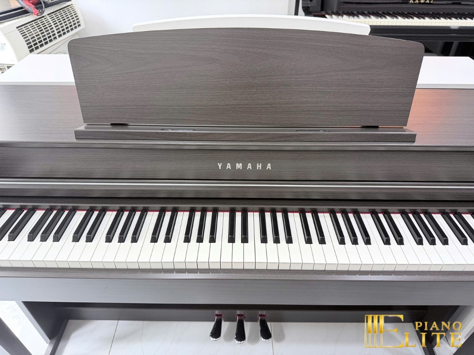 YAMAHA CLP-645 DW