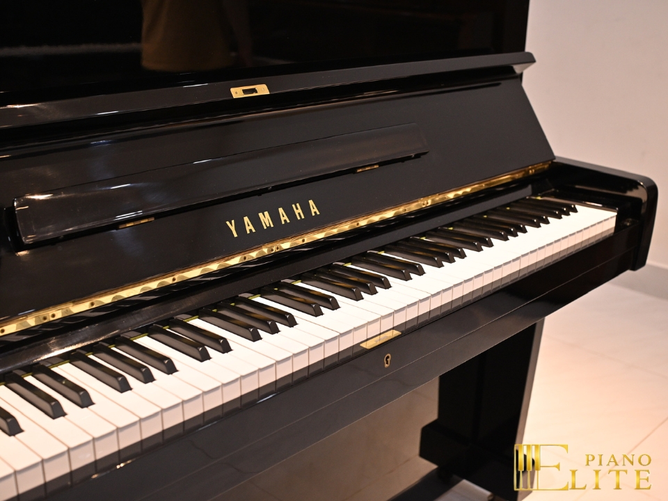 YAMAHA U1E