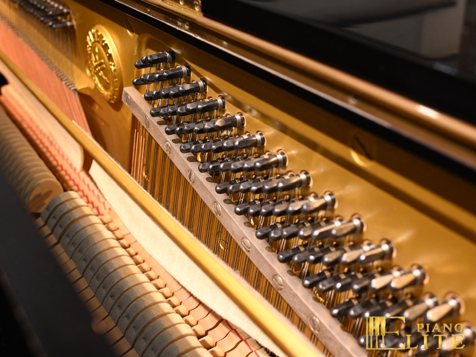 YAMAHA U1E