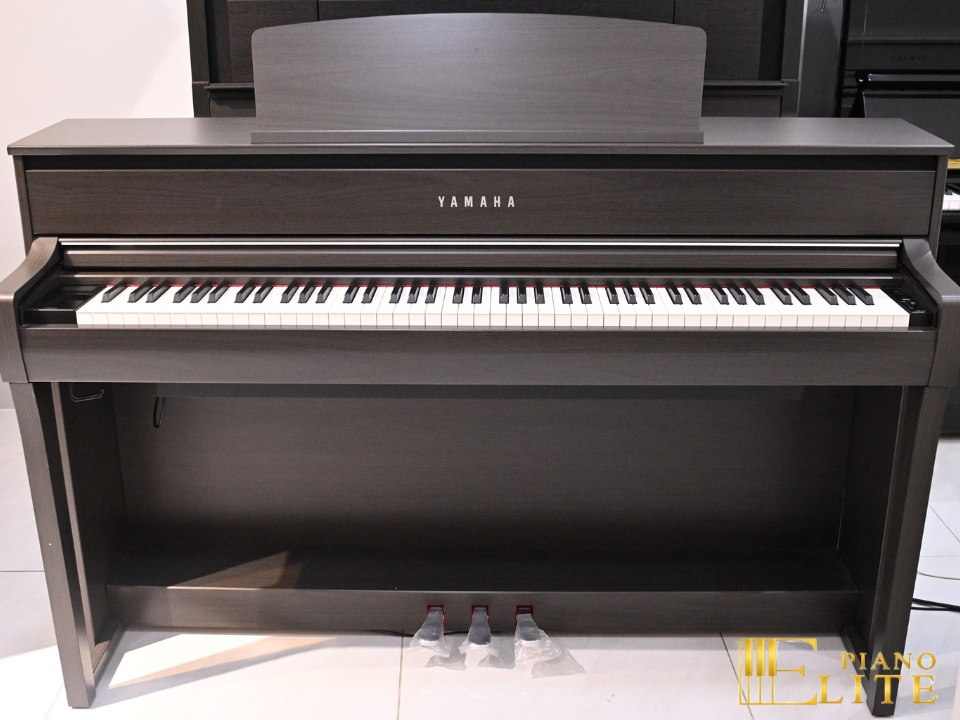 YAMAHA CLP-775 DW (USED)