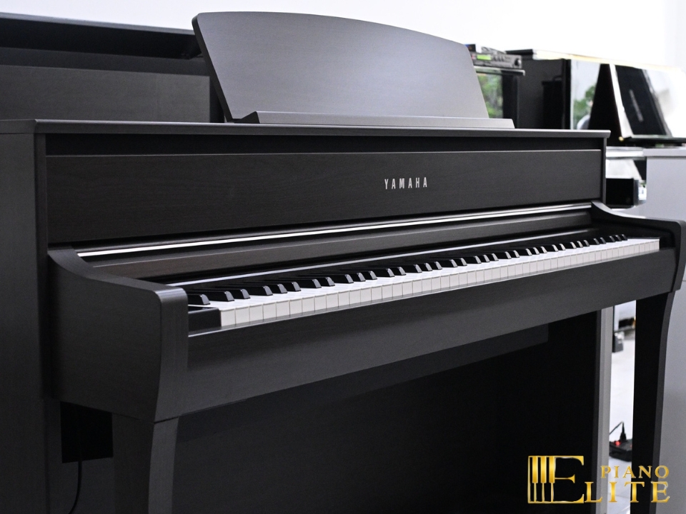 YAMAHA CLP-775 DW (USED)
