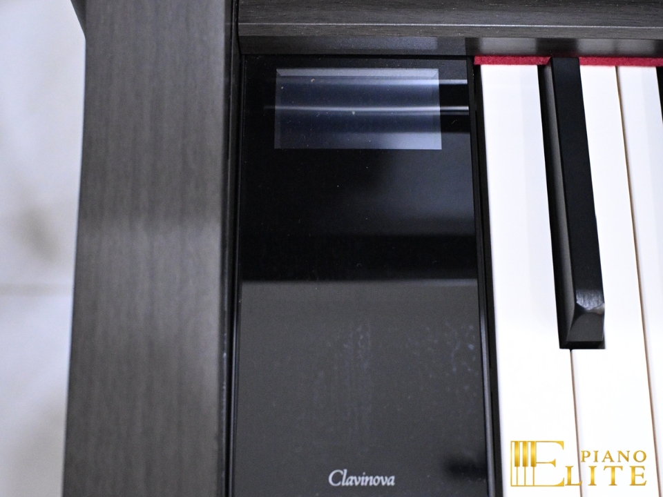 YAMAHA CLP-775 DW (USED)