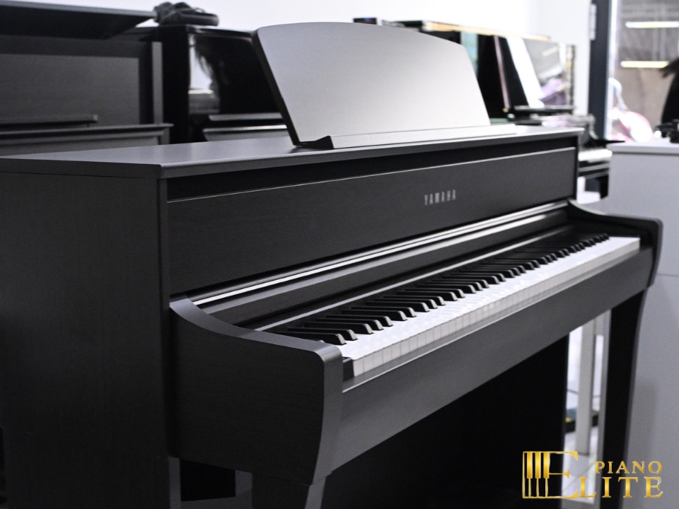 YAMAHA CLP-775 DW (USED)
