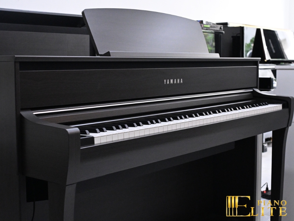 YAMAHA CLP-775 DW (USED)