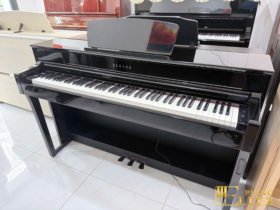 YAMAHA CLP-635 PE
