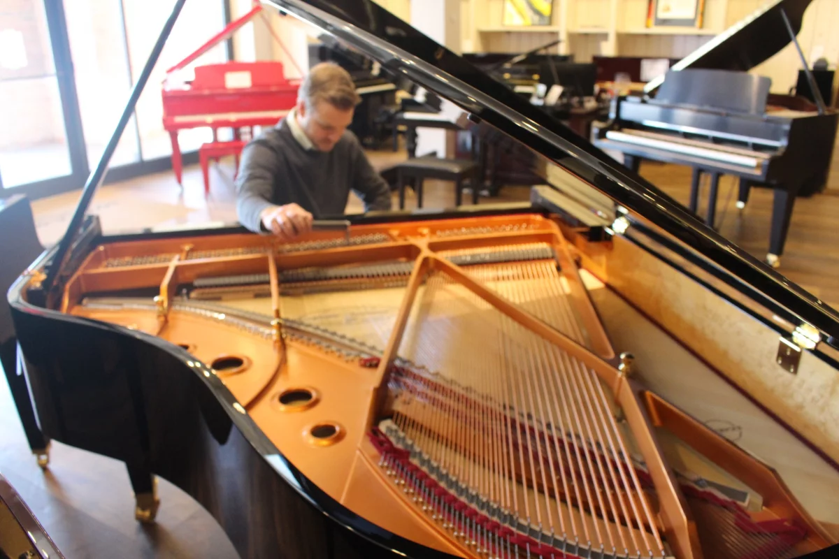 Xưởng sửa chữa và lên dây piano