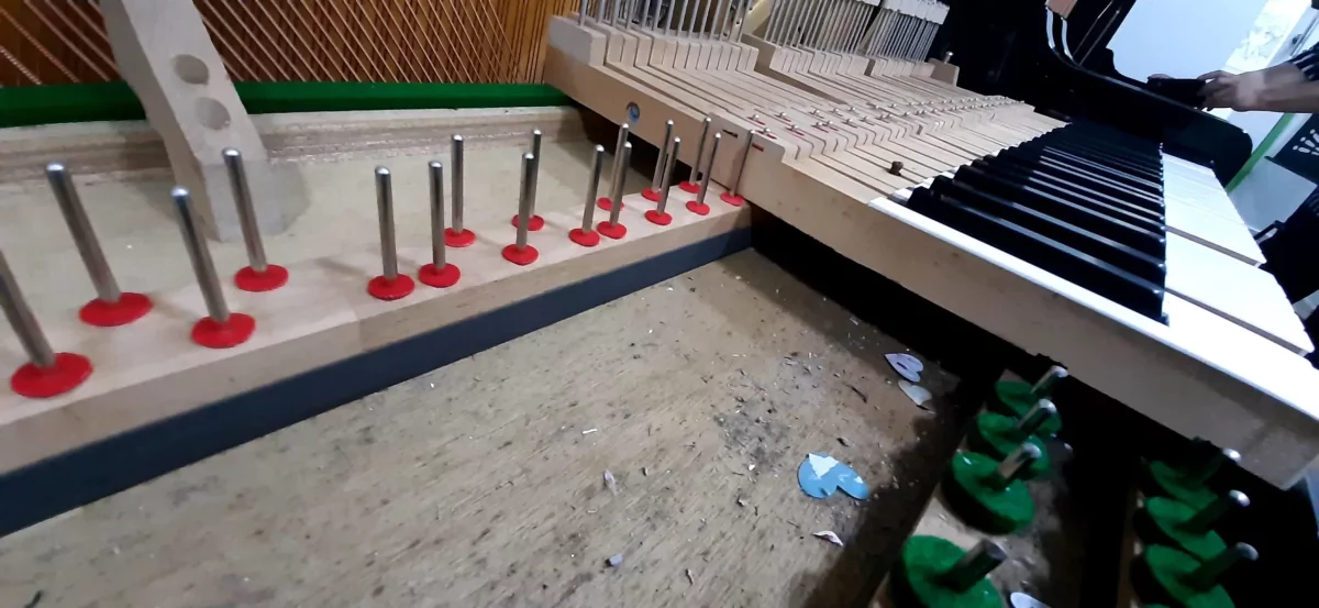 Bảo dưỡng vệ sinh bên trong đàn piano