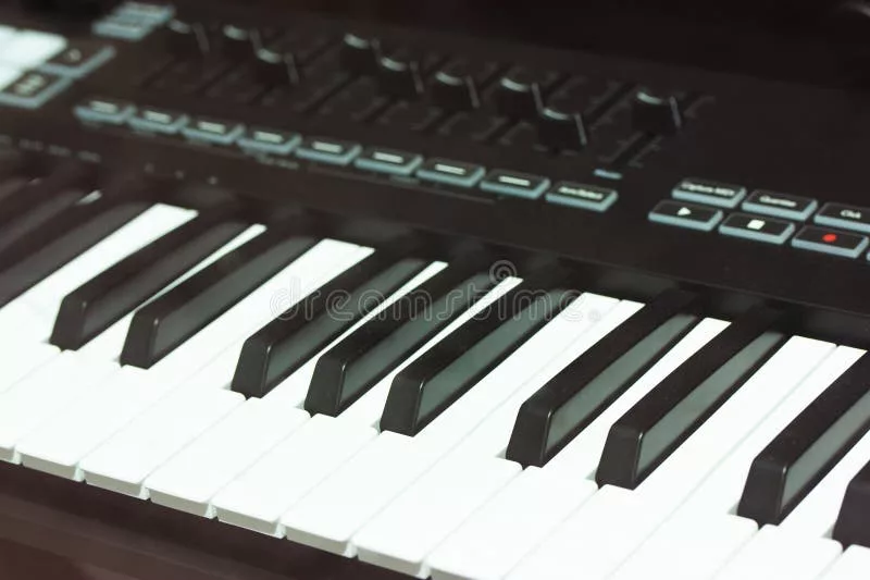 Cổng Kết Nối Piano Điện: "Ngôn Ngữ" Giao Tiếp Thầm Lặng Đưa Âm Nhạc Vượt Xa Giới