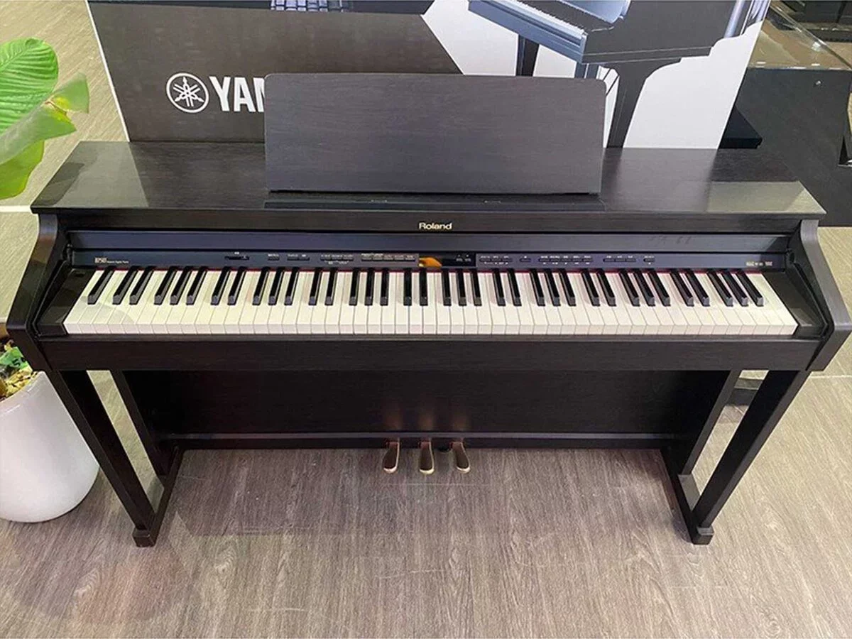 ROLAND HP-302 RW - Chi tiết 1