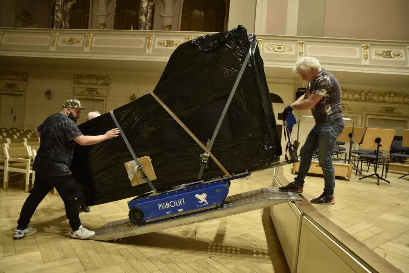Hồi Sinh Cảm Xúc: Sơn Lại Đàn Piano - Từ Màu Sắc Đến Truyền Cảm Hứng Âm Nhạc