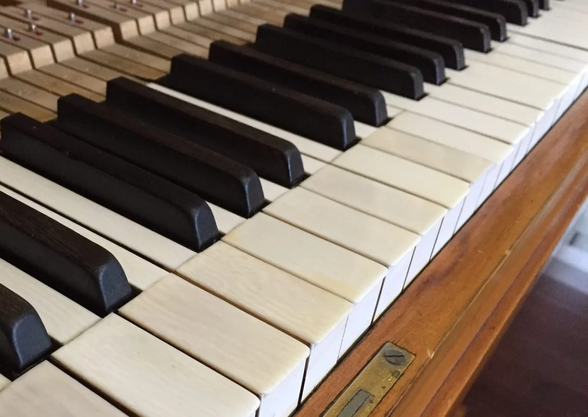 Phục hồi phím đàn piano cũ