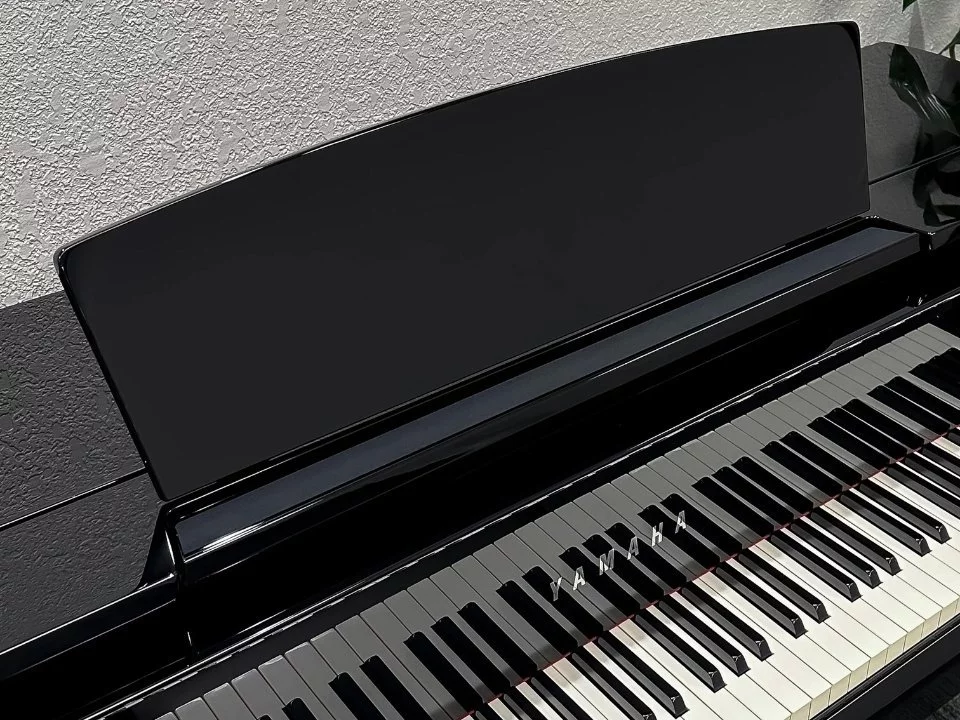 AVANT GRAND N2 (NEW) – Ghế đàn và phụ kiện đi kèm