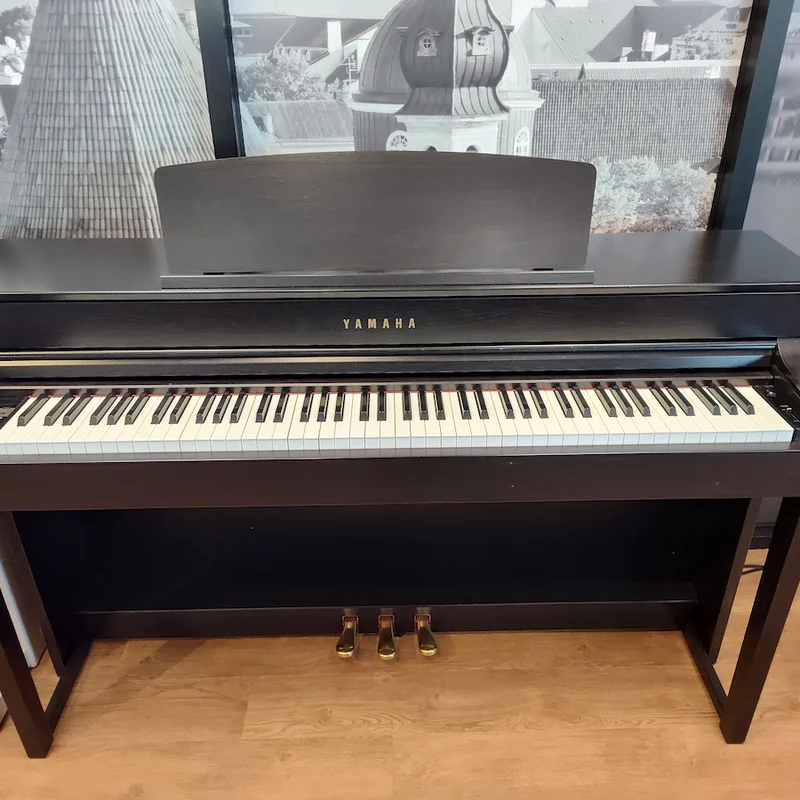 YAMAHA CLP-545 R