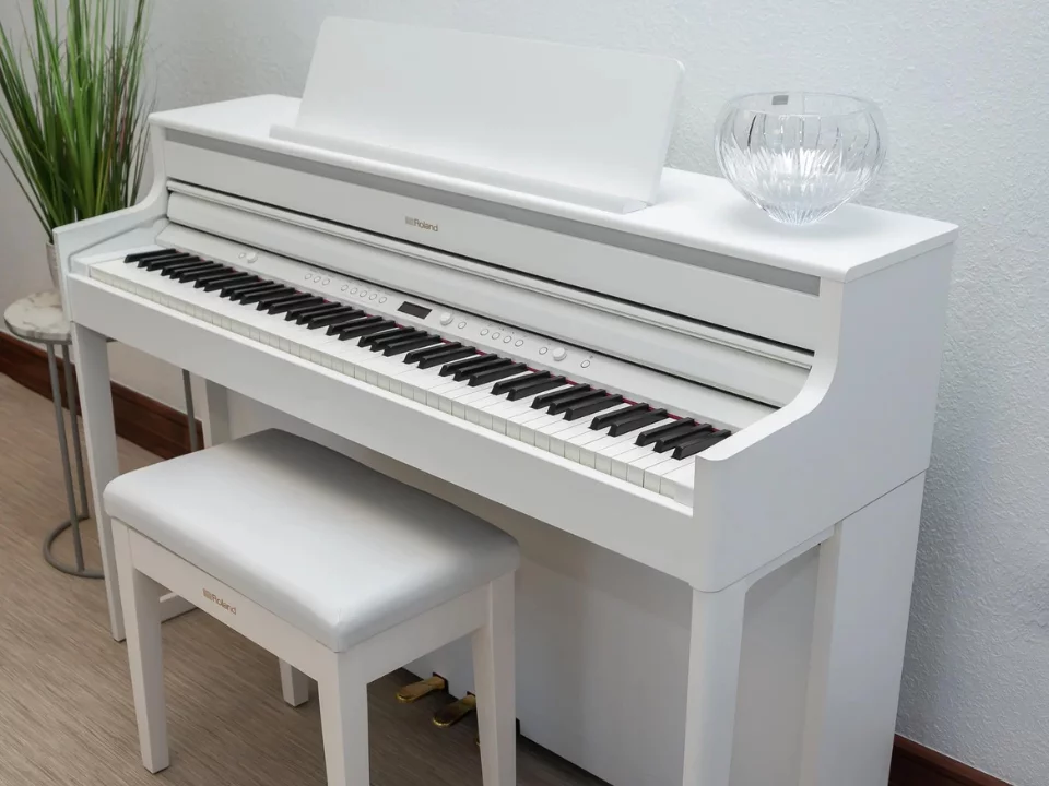 ROLAND HP-704 WH (New)