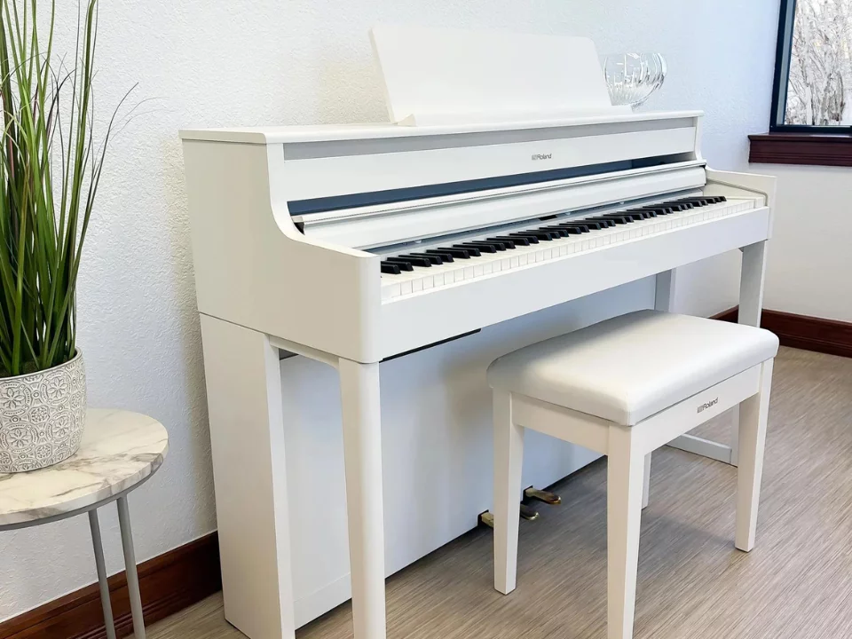 ROLAND HP-704 WH (New)