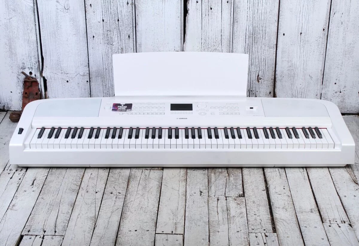 YAMAHA DGX-670 WH