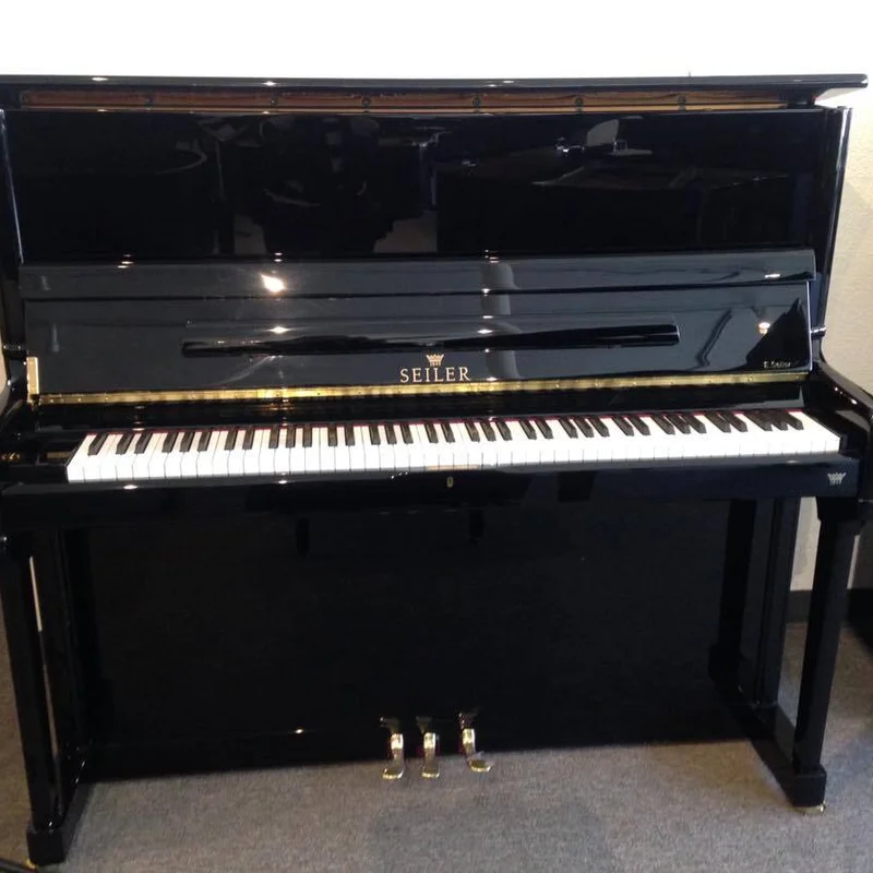 Không gian trưng bày đàn piano Seiler ED-132 M tại showroom Elite Piano