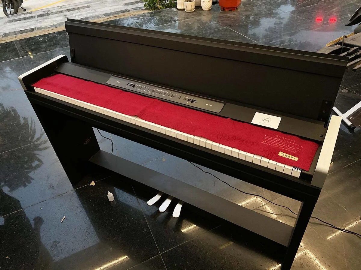 KORG LP-350 BK