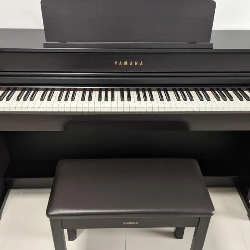 YAMAHA CLP-745 WA (USED)