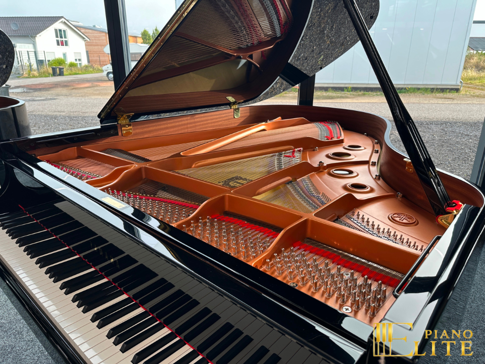 YAMAHA C3X (USED)
